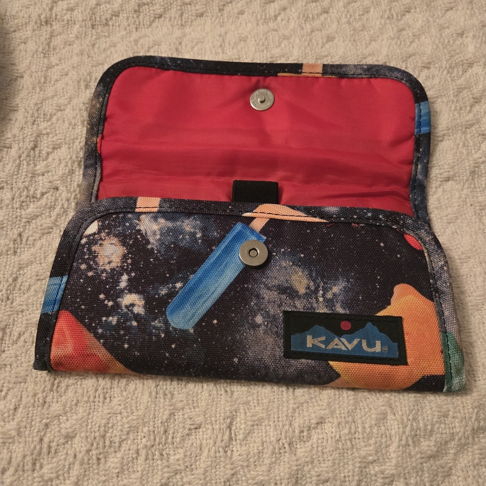 RARE pattern Kavu sling bag and tri-fold wallet - Picture 10 of 13